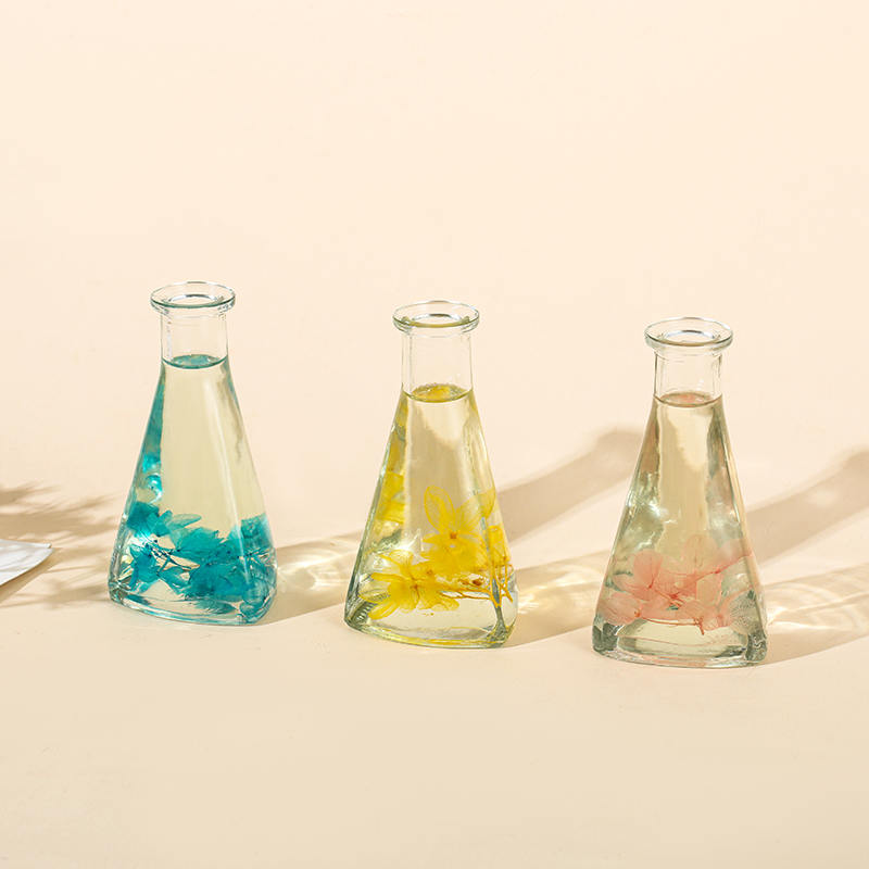 Driehoekige fles met gedroogde bloemen, geen vuur, aromatherapie-rietverspreider voor binnen