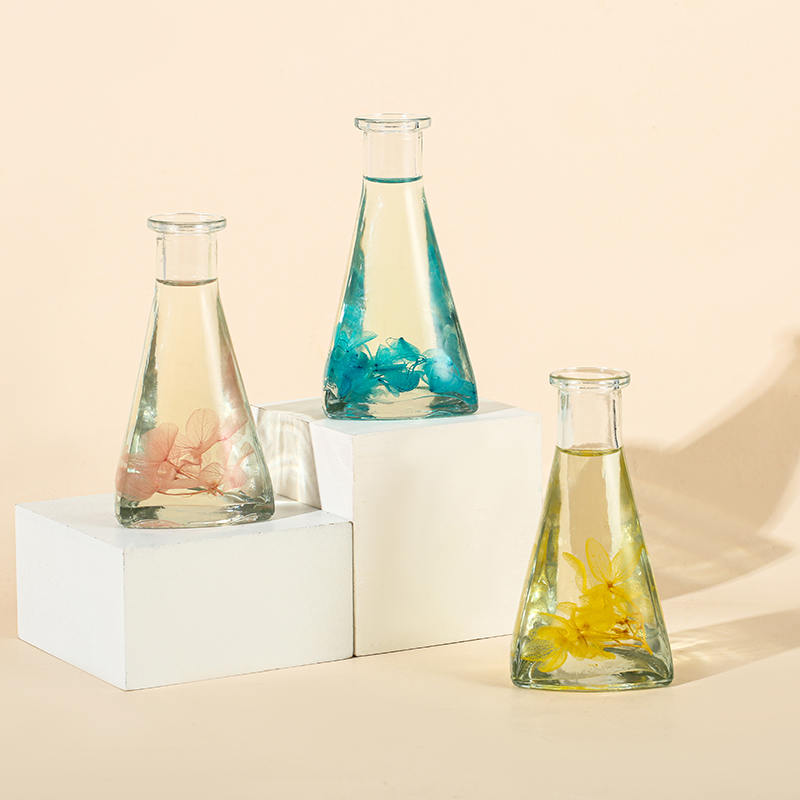 Driehoekige fles met gedroogde bloemen, geen vuur, aromatherapie-rietverspreider voor binnen