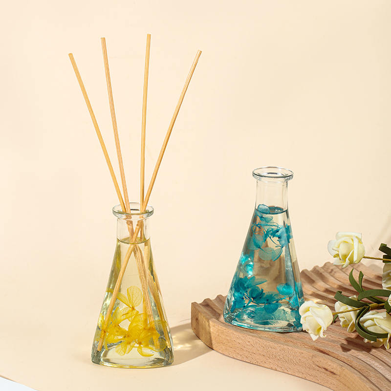 Driehoekige fles met gedroogde bloemen, geen vuur, aromatherapie-rietverspreider voor binnen