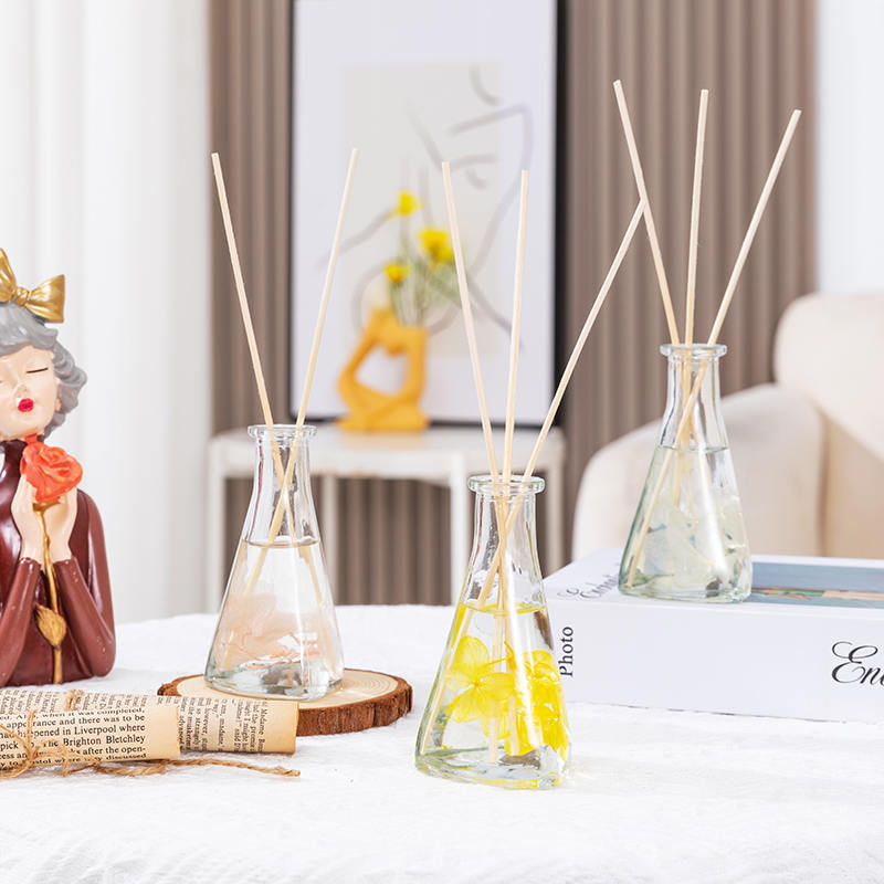 Driehoekige fles met gedroogde bloemen, geen vuur, aromatherapie-rietverspreider voor binnen