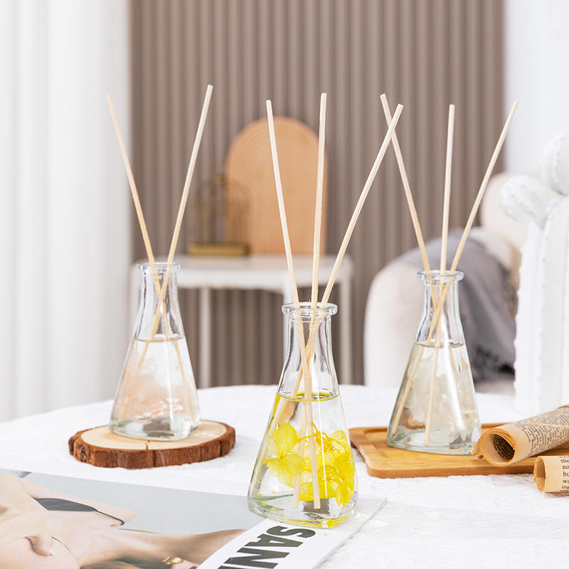 Driehoekige fles met gedroogde bloemen, geen vuur, aromatherapie-rietverspreider voor binnen