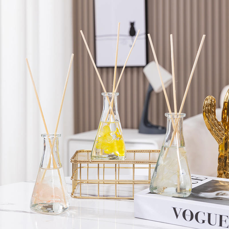 Driehoekige fles met gedroogde bloemen, geen vuur, aromatherapie-rietverspreider voor binnen