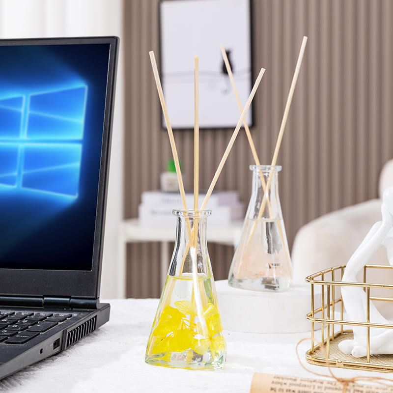 Driehoekige fles met gedroogde bloemen, geen vuur, aromatherapie-rietverspreider voor binnen