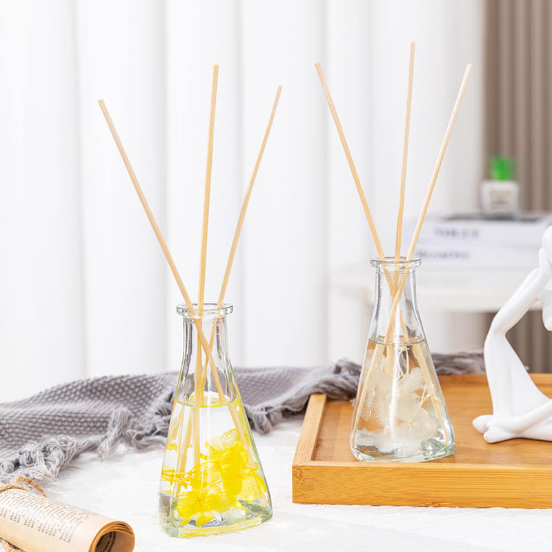 Driehoekige fles met gedroogde bloemen, geen vuur, aromatherapie-rietverspreider voor binnen