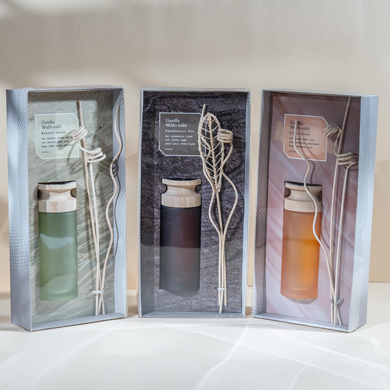 Hoogwaardige cilindrische glazen fles, premium rietverspreider met houten stok-aromaverspreider