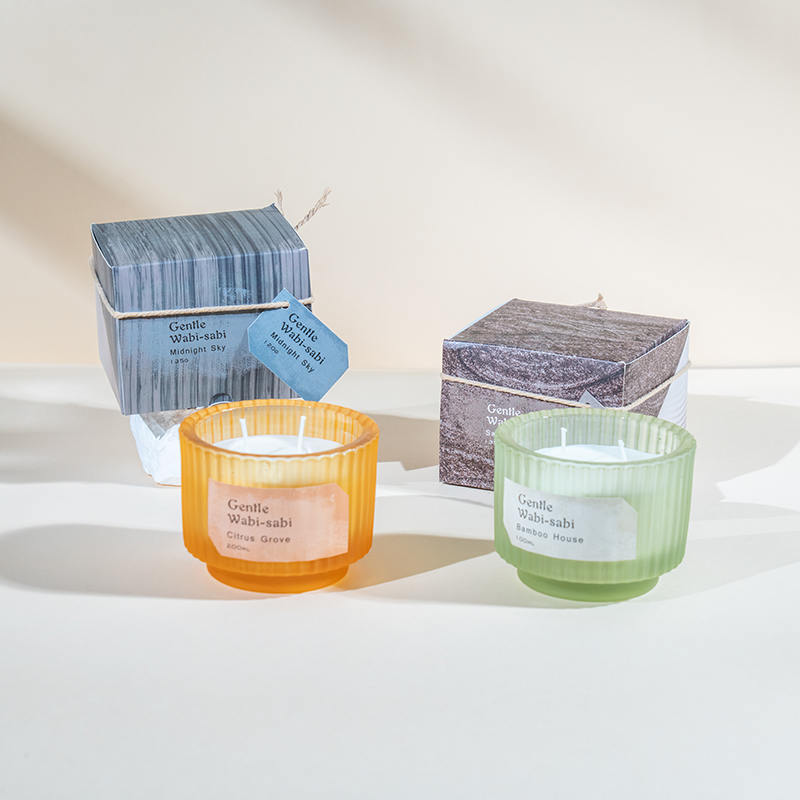 Ronde glazen kaarsenbeker met verticale strepen geurkaarsen-eco sojawaskaarsenverkoper