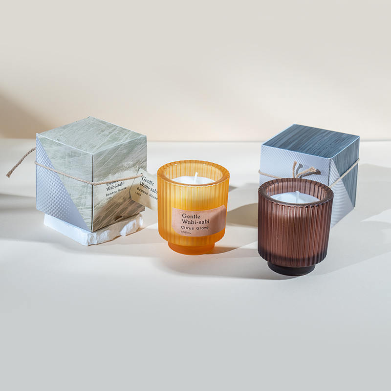 Ronde glazen kaarsenbeker met verticale strepen geurkaarsen-eco sojawaskaarsenverkoper