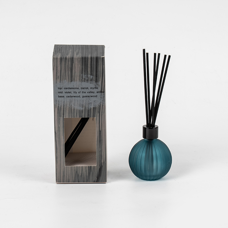 Kleine glazen bol met verticale strepen, verdampingsfles, rietverspreider, fabrikant van rietverspreiders voor thuisgeur